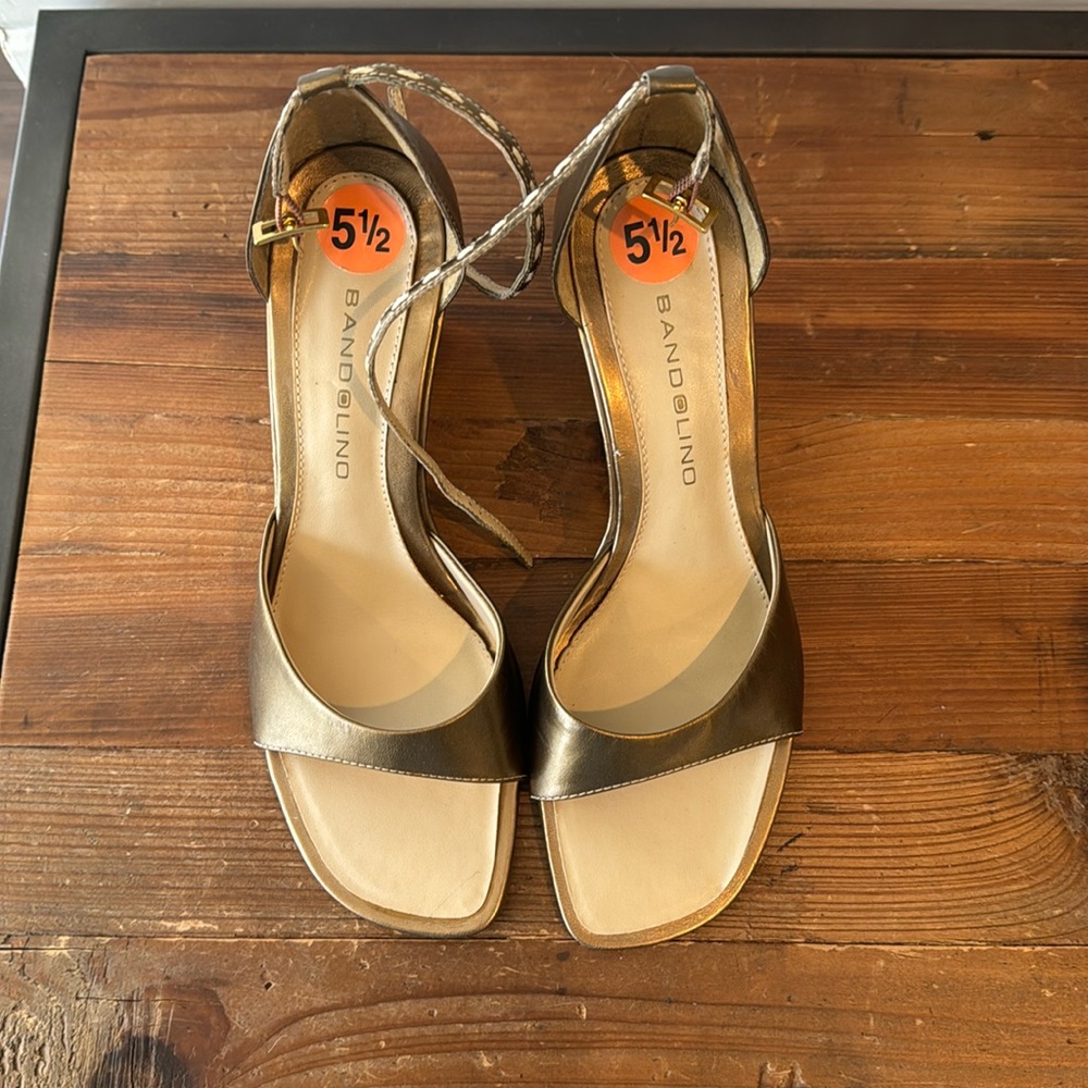Bandolino wedges with angle strap Dark Gold Sz 5.5